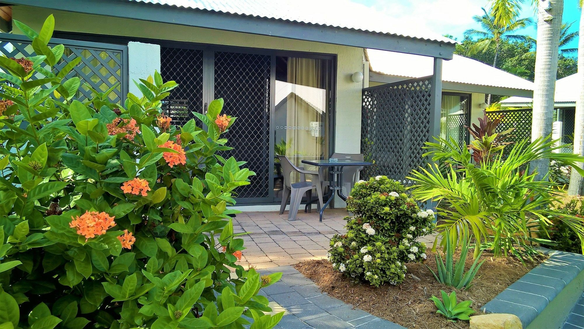 Island Leisure Resort 4*