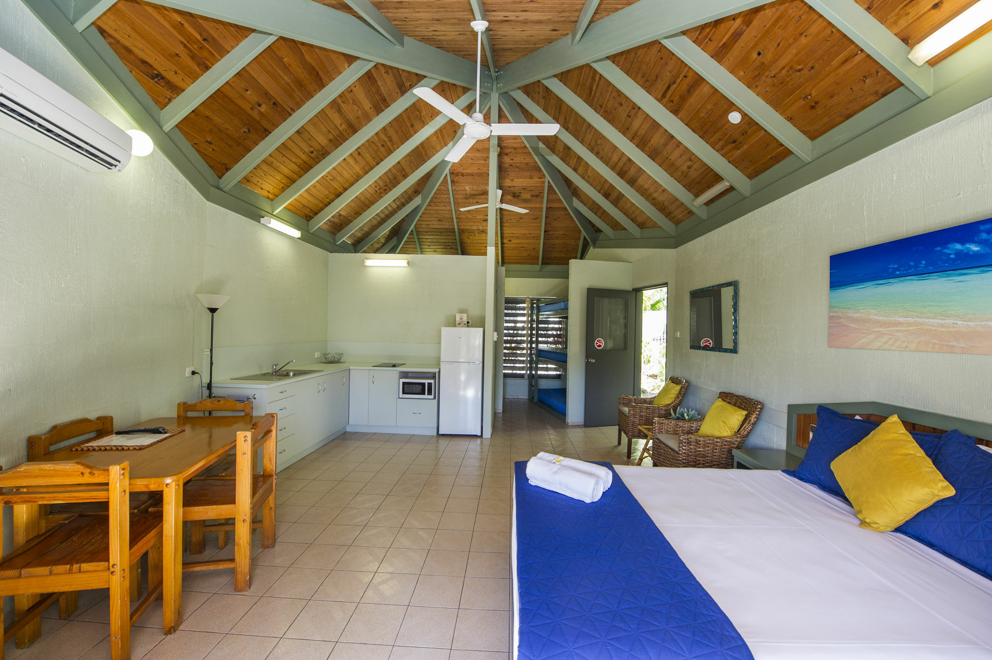 Island Leisure Resort 4*
